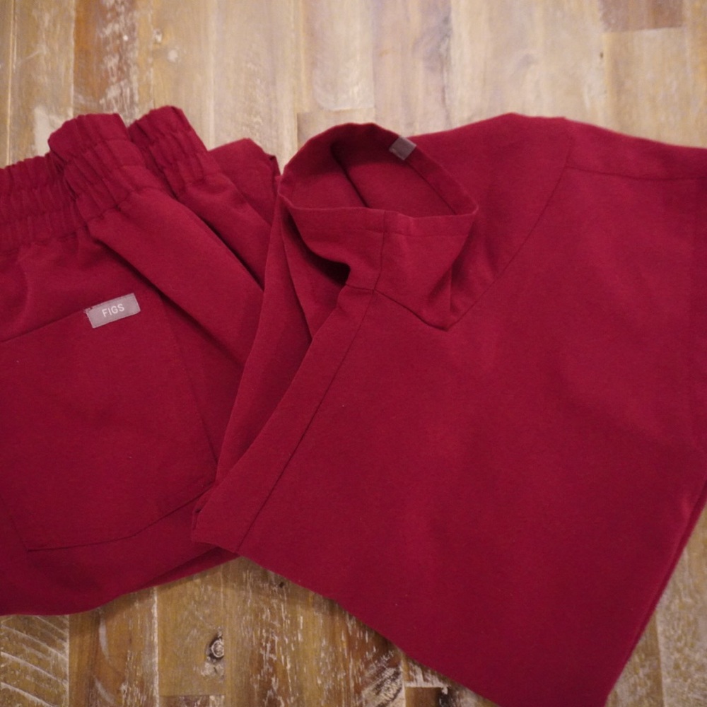 Figs Dark pink scrub set